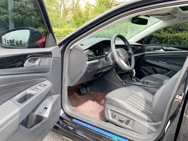 Volkswagen Passat — Фото автомобиля 10