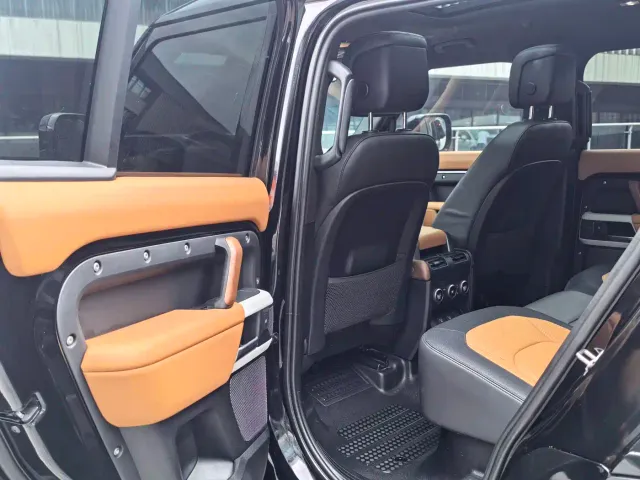 Land Rover Defender — Фото автомобиля 11
