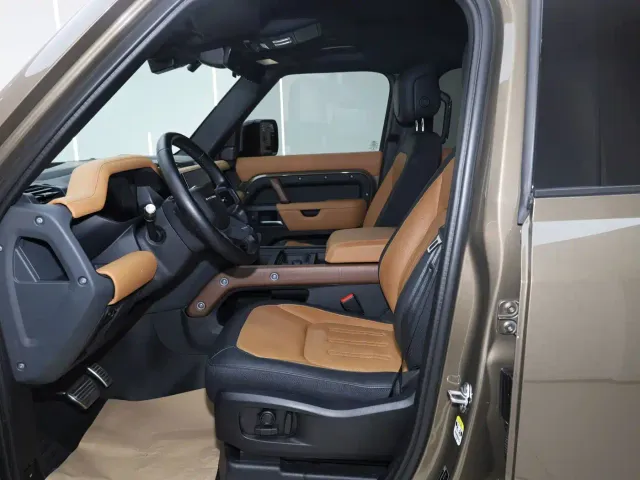 Land Rover Defender — Фото автомобиля 12