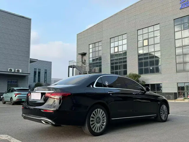 Mercedes-Benz E-Class — Фото автомобиля 3