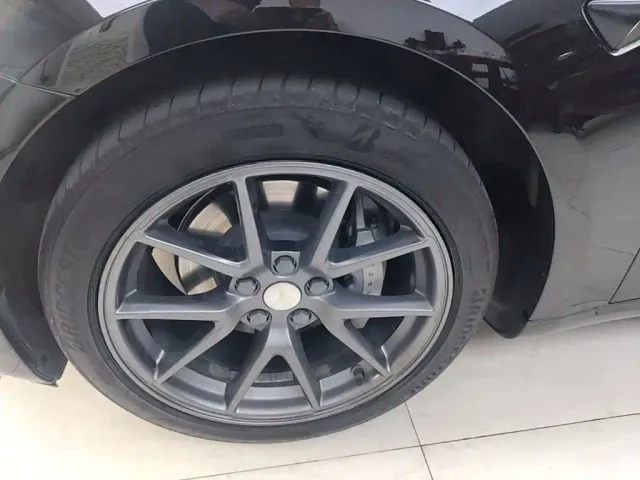 Tesla Model 3 — Фото автомобиля 24