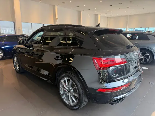 Audi Q5L — Фото автомобиля 5