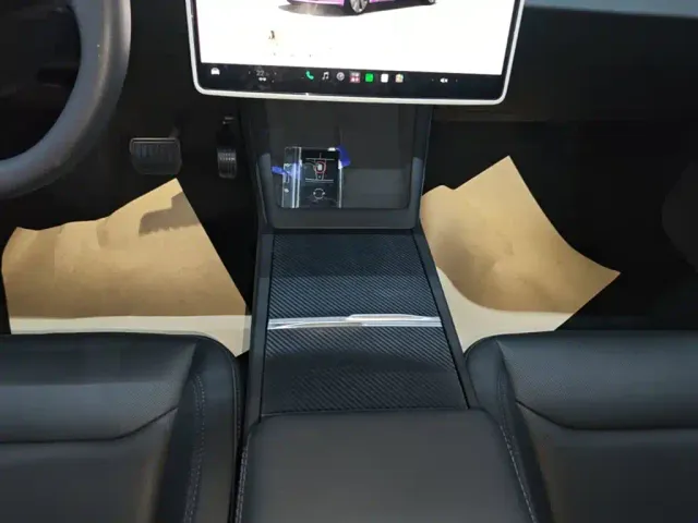 Tesla Model 3 — Фото автомобиля 13