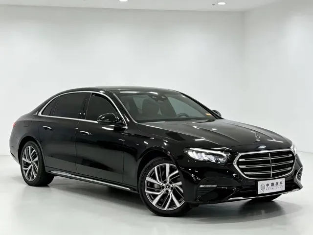 Mercedes-Benz E-Class — Фото автомобиля 3