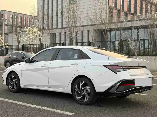 Hyundai Elantra — Фото автомобиля 9