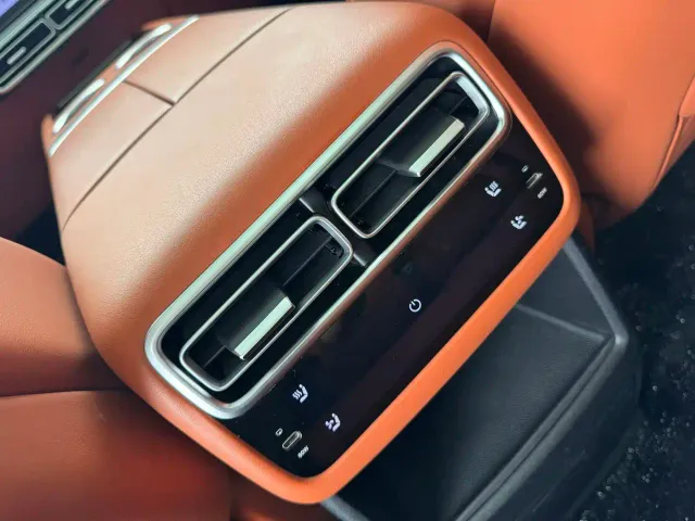 Li Auto L7 — Фото автомобиля 12