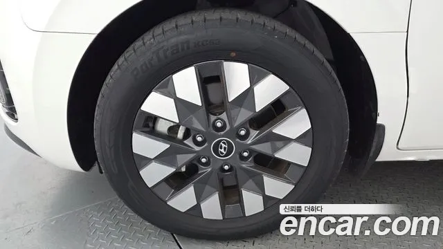 Hyundai Staria Staria L3.5 Lounge 9 мест — Фото автомобиля 3