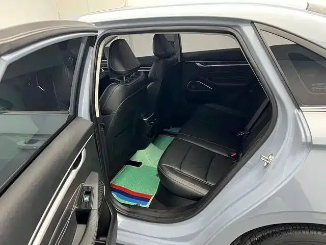 Geely Emgrand — Фото автомобиля 14