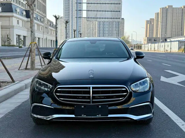 Mercedes-Benz E-Class — Фото автомобиля 2