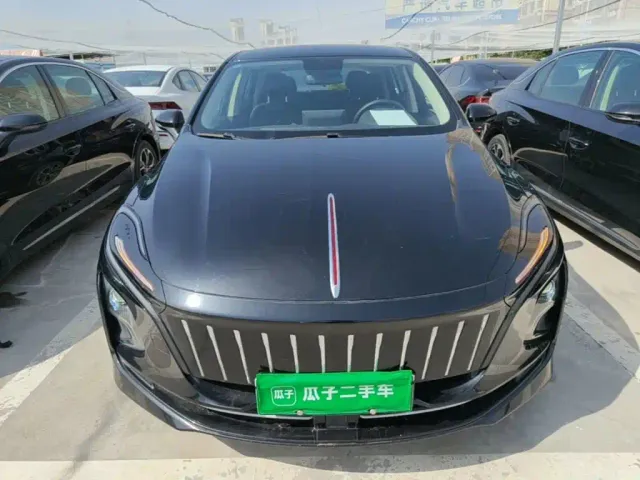 Hongqi E-QM5 — Фото автомобиля 2