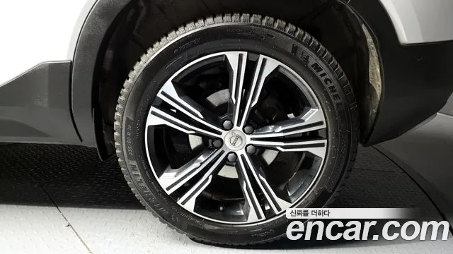 Вольво XC40 B4 Inscription — Фото автомобиля 5