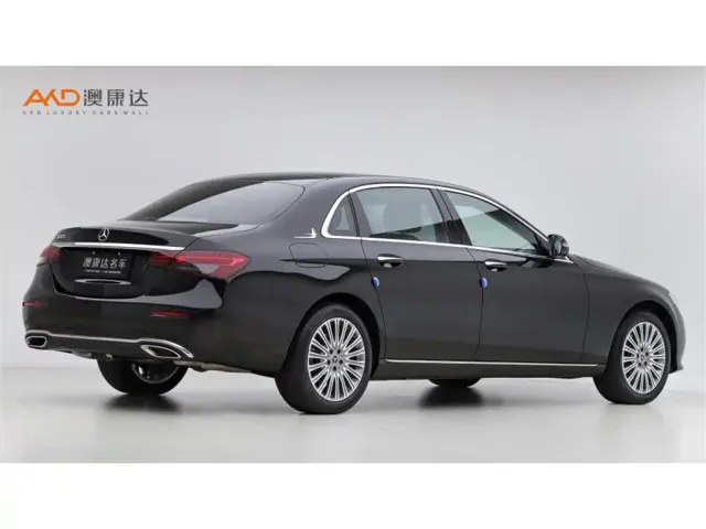 Mercedes-Benz E-Class — Фото автомобиля 3