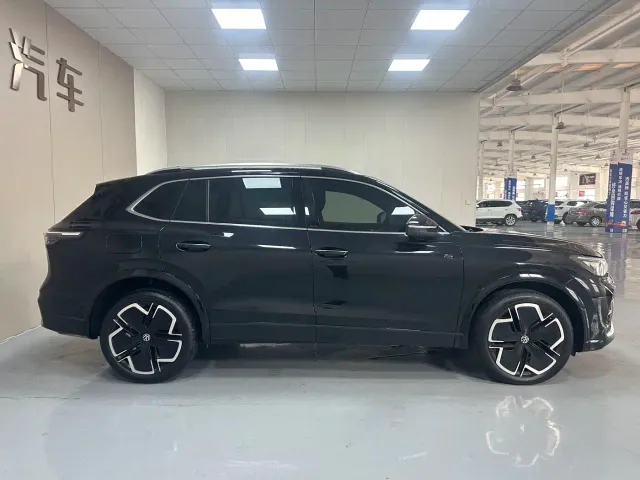 Volkswagen Tiguan L — Фото автомобиля 9