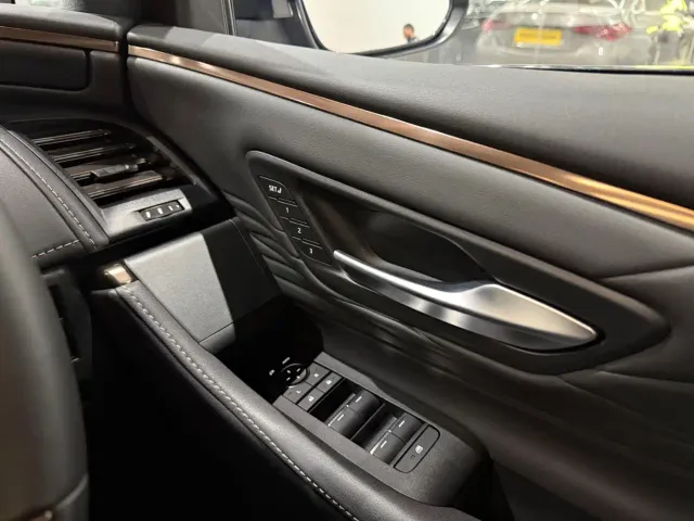 Toyota Alphard — Фото автомобиля 12