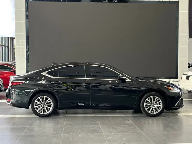 Lexus ES — Фото автомобиля 7