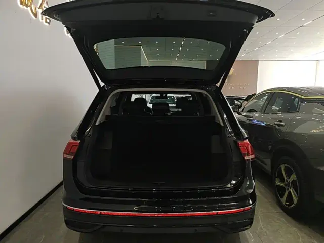 Volkswagen Tiguan L — Фото автомобиля 18