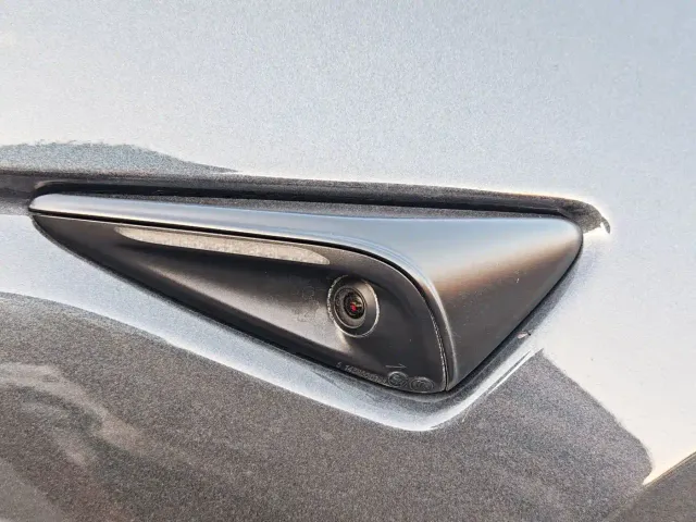 Tesla Model Y 2025 Model Long Range All-Wheel Drive Launch Edition — Фото автомобиля 14