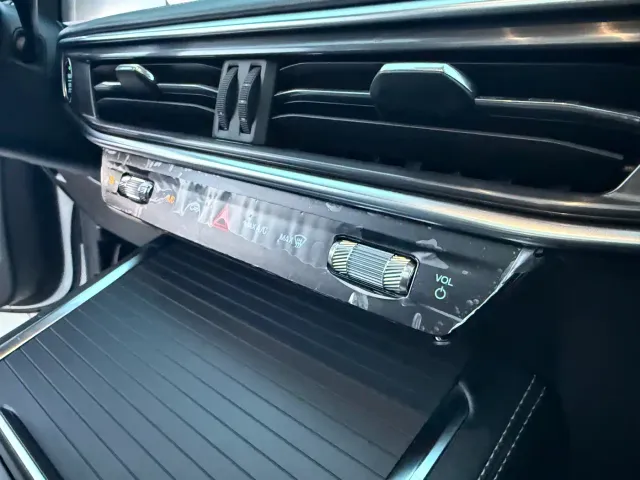 Ford Explorer — Фото автомобиля 10
