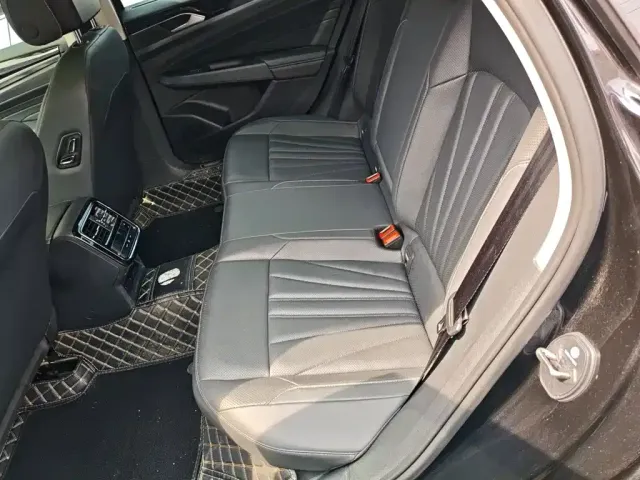 Volkswagen Passat — Фото автомобиля 12