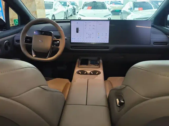 Li Auto i6 — Фото автомобиля 9
