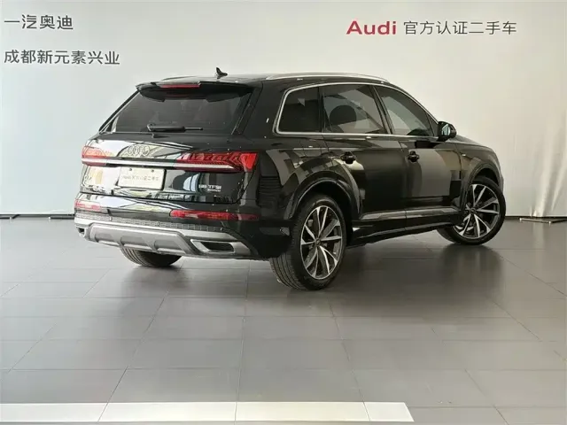 Audi Q7 — Фото автомобиля 4