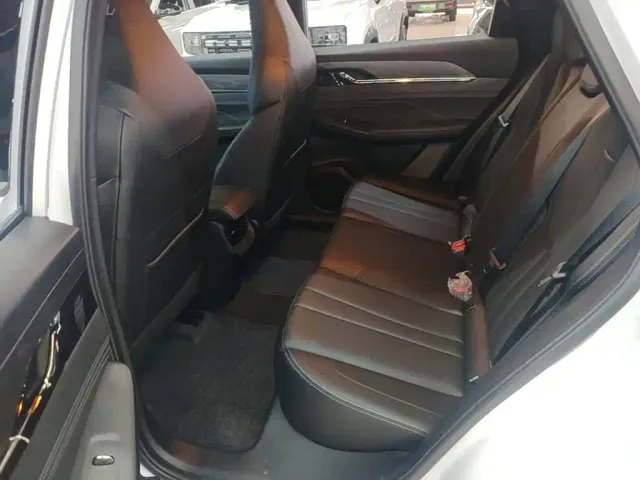 Dongfeng Fengshen L7 — Фото автомобиля 16