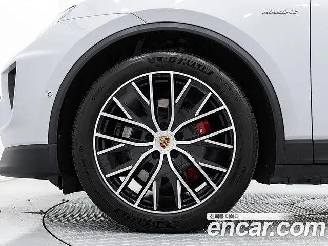 Porsche Macan — Фото автомобиля 5