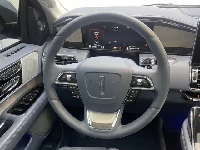 Lincoln Navigator — Фото автомобиля 14