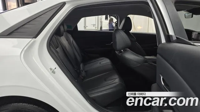 Hyundai Avante CN7 — Фото автомобиля 12