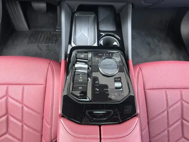 BMW i5 — Фото автомобиля 14