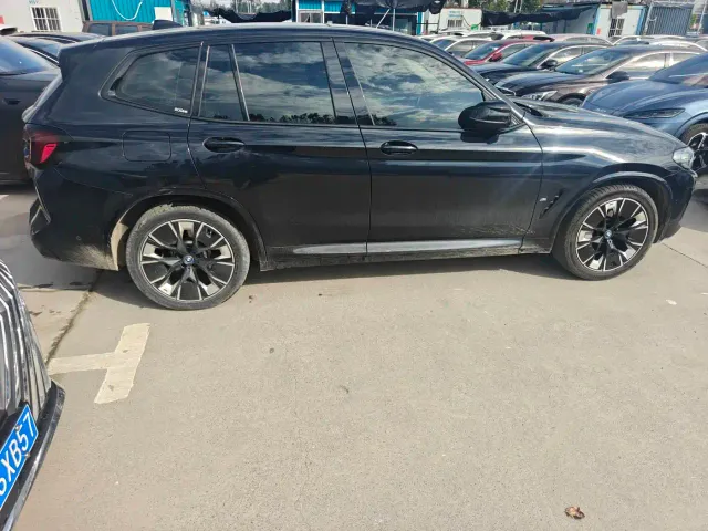 BMW iX3 — Фото автомобиля 6