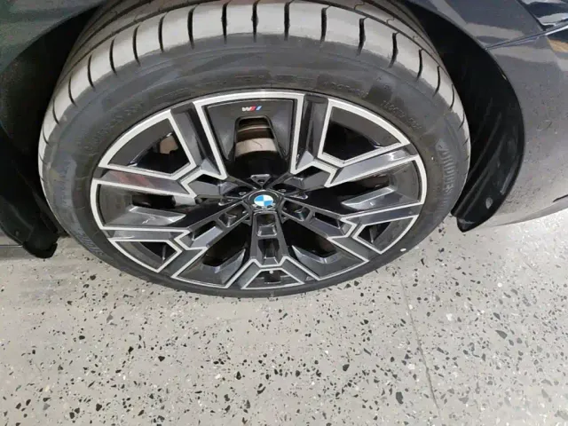 BMW 5 Series — Фото автомобиля 11