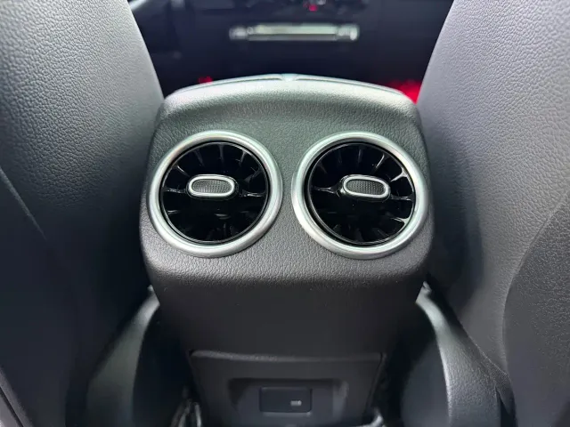 Mercedes-Benz A-Class — Фото автомобиля 16