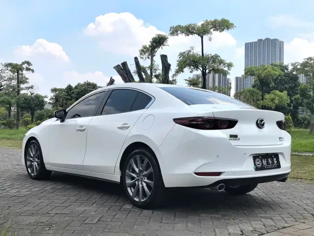 Mazda Axela — Фото автомобиля 7