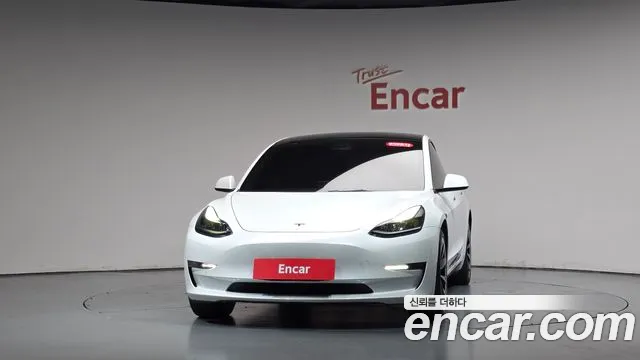 Tesla Model 3 — Фото автомобиля 3