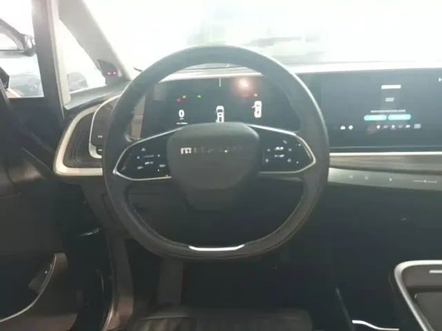 Maxus G90 — Фото автомобиля 10