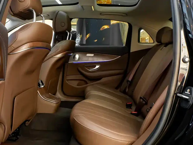 Mercedes-Benz E-Class — Фото автомобиля 28