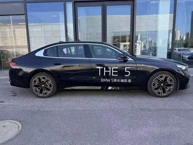 BMW 5 Series — Фото автомобиля 8