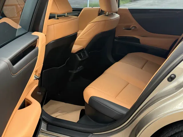 Lexus ES — Фото автомобиля 7