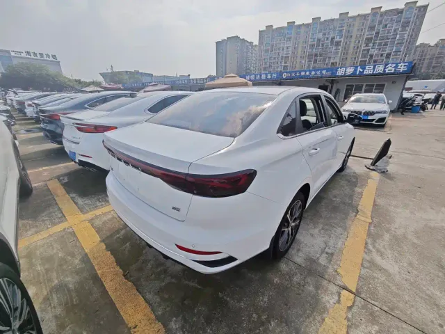 Geely Emgrand — Фото автомобиля 16