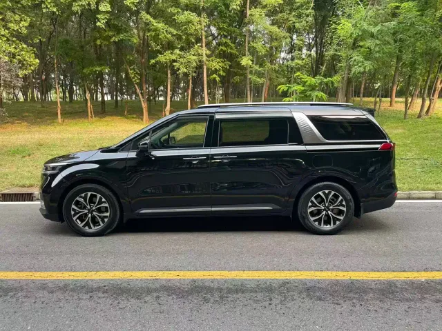 Kia Carnival — Фото автомобиля 2
