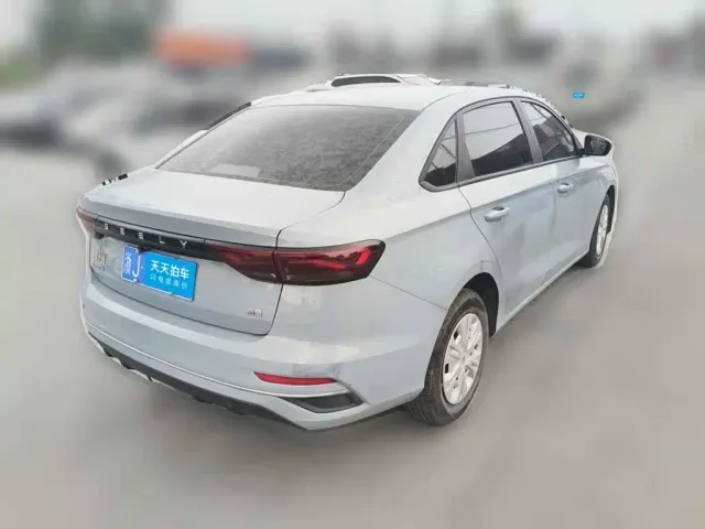 Geely Emgrand — Фото автомобиля 5