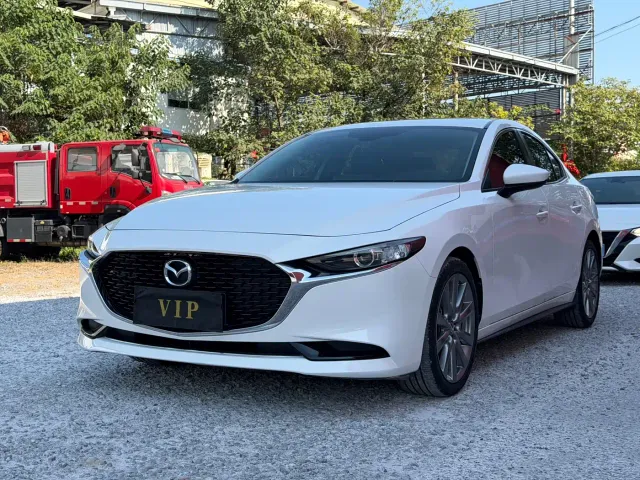 Фотография автомобиля — Mazda Axela
