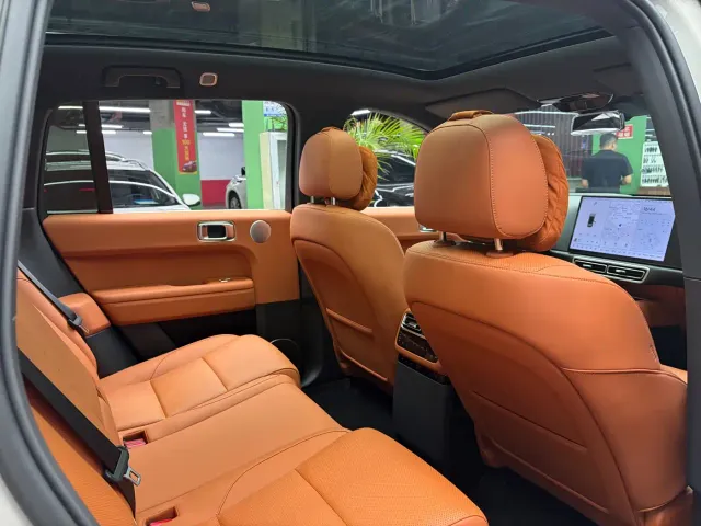 Li Auto L6 — Фото автомобиля 10