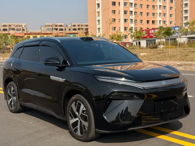 BYD Tang L — Фото автомобиля 3