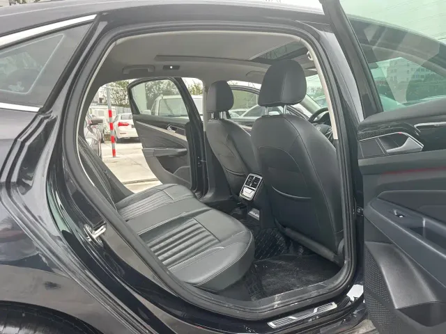 Volkswagen Passat — Фото автомобиля 8