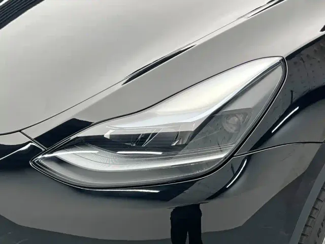 Tesla Model Y — Фото автомобиля 10