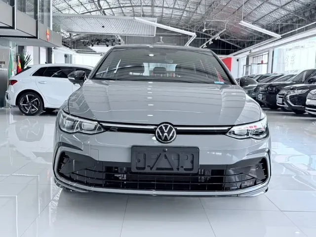 Volkswagen Golf — Фото автомобиля 2
