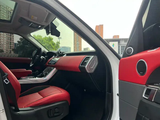 Land Rover Range Rover Sport — Фото автомобиля 11