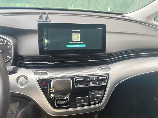 Roewe iMAX8 — Фото автомобиля 12